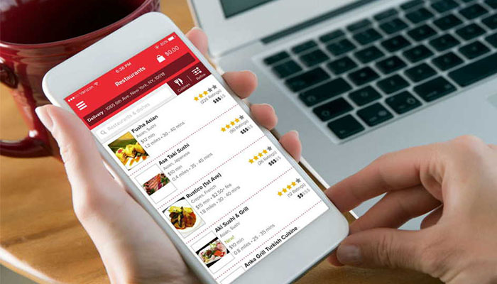 نظرات و انتقادات مشتریان رستوران در فضای آنلاین